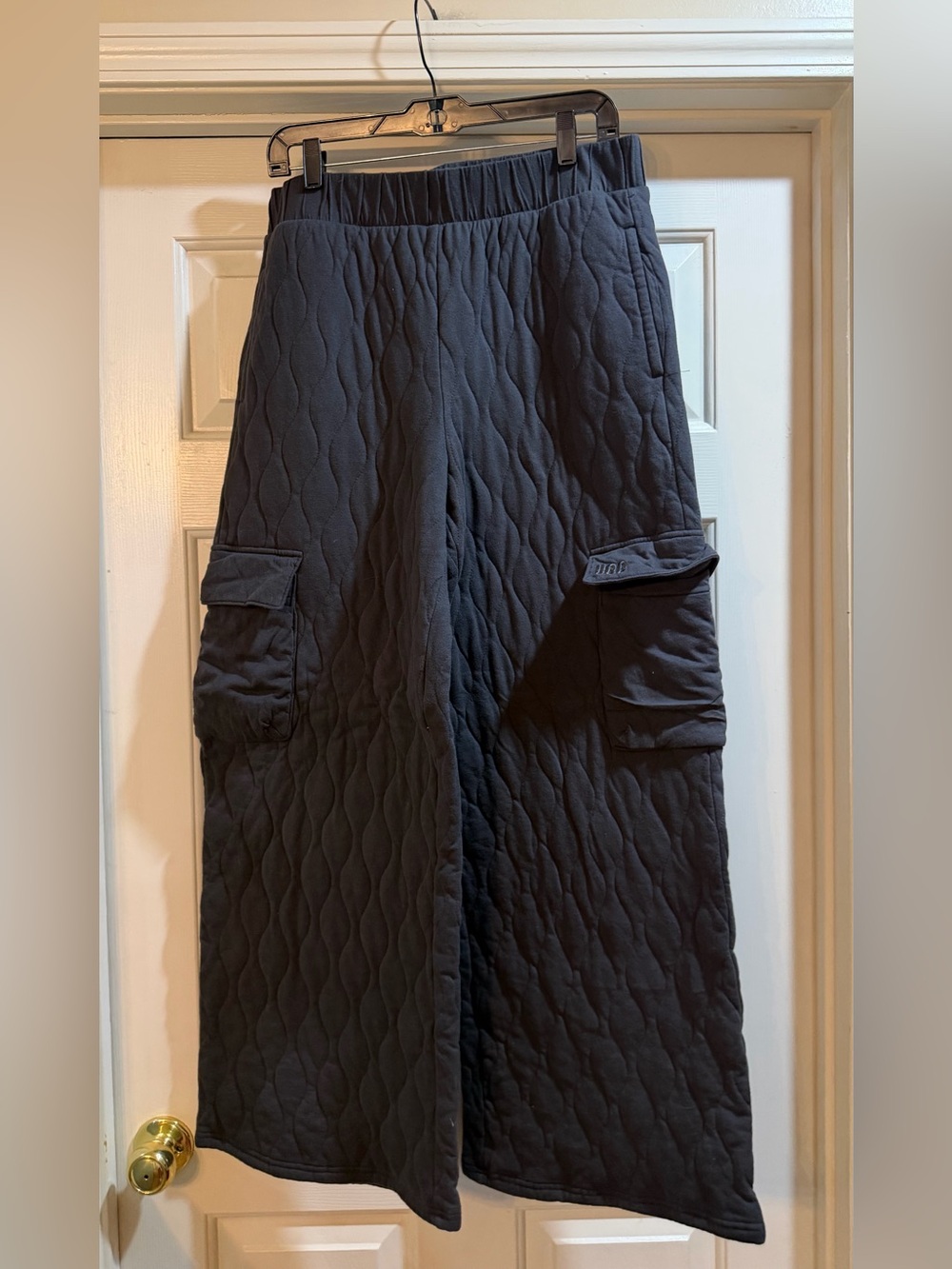 UGG Dejah Quilted Cargo Pants Dark Charcoal Gray EUC #fall #comfy #cozy
